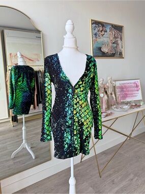 Lac Bleu Green-Blue Iridescent Sequin V-Neck Dress | Medium